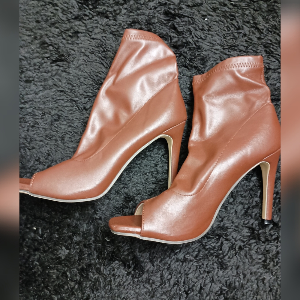 Elegant Brown Peep-Toe Heels